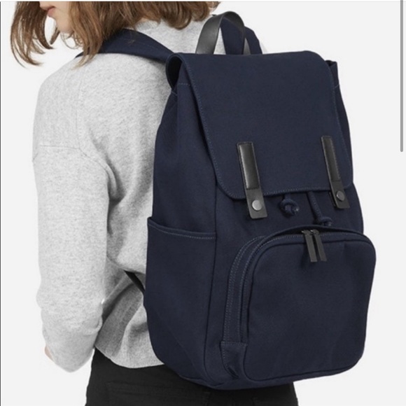 everlane the modern snap backpack navy black leather - Picture 1 of 5